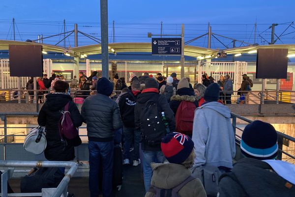 Les usagers de la ligne Calais-Boulogne-sur-Mer devront attendre l'après-midi pour une reprise partielle du trafic ce samedi.