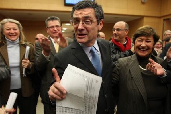 Patrick Devedjian (UMP), après sa victoire lors du premier tour de l'élection municipale partielle dans sa circonscription des Hauts-de-Seine, le 9 décembre 2012.