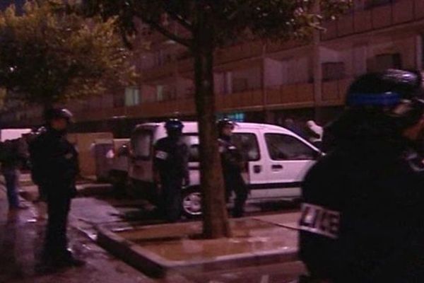 Opération de police au petit matin à la cité Fontvert