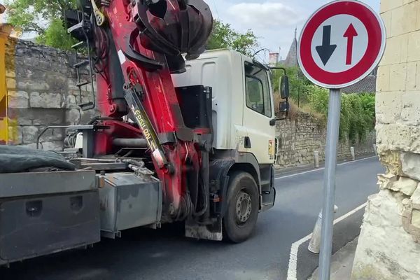 Les poids-lourds ne sont les bienvenues dans ce village non plus...