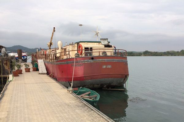 Le propriétaire de la péniche se dit en colère contre la direction des Canadair - août 2017