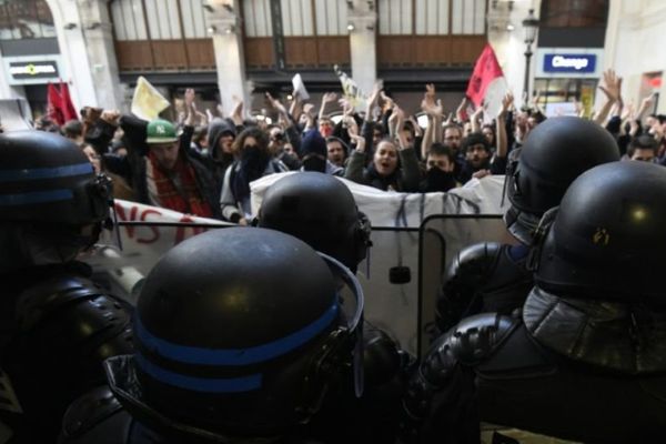 Manifestation contre la loi travail, le 12 avril 2016 Gare Saint-Lazare à Paris 