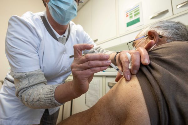 En Franche-Comté, plusieurs officines n'ont plus de créneaux disponibles pour se faire vacciner avant les fêtes.