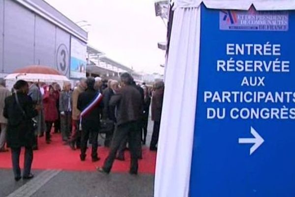 Le 96e congrès de l’Association des maires de France (AMF) se tient à Paris du lundi 18 au jeudi 21 novembre 2013 (images d'archives)