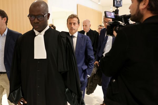 10 octobre 2022, Guillaume Faury, directeur général d'Airbus et son avocat Simon Nddiaye au procès du crash du Rio-Paris.