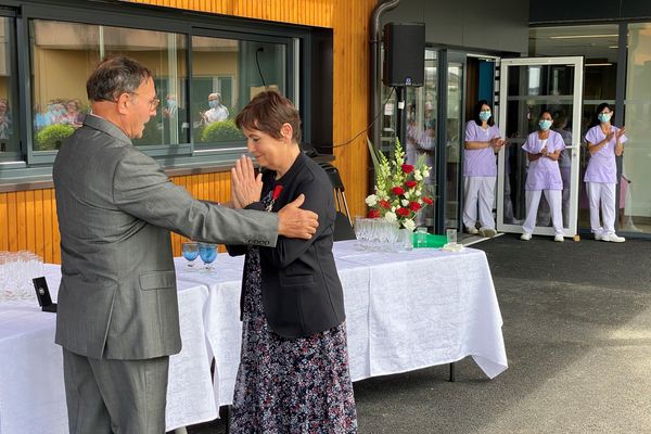 Agnès Treillard, soignante à l'EHPAD de Nantiat, reçoit la légion d'honneur pour sa bravoure pendant la crise de la Covid