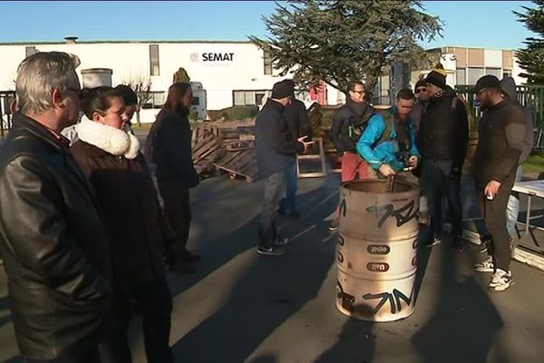 Les salariés de la Semat à La Rochelle en grève ce lundi 21 janvier 2019.