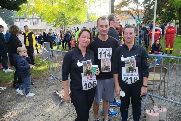 Sandrine, Jean-François et Christelle, les enfants de Patrick Leboucher, ont tenu à participer au trail de Lisieux, course à laquelle leur père devait participer. 