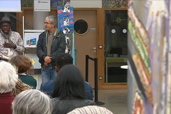 Le conteur et musicien Abou Fall a animé une soirée du Festival Migrants Scène à Grenoble.