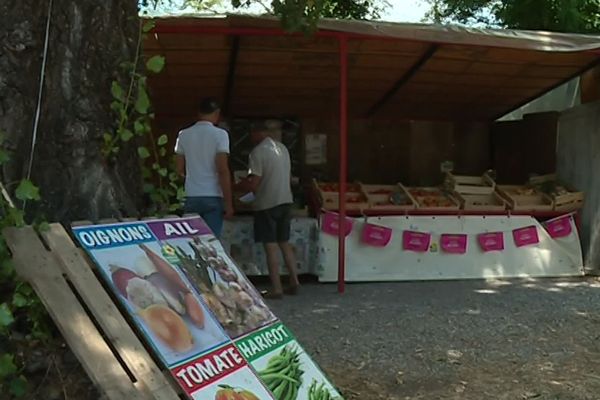 Nîmes - la vente de fruits et légumes est réglementée uniquement sur les routes départementales - juillet 2019