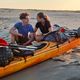 Matthieu et Cloé lors de leur arrivée sur la plage Napoléon, à Port-Saint-Louis-du-Rhône.