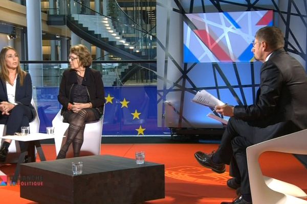 Tiziana Beghin et Marie Christine Vergiat sur le plateau de Dimanche en Politique Transfrontalier depuis le Parlement européen de Strasbourg