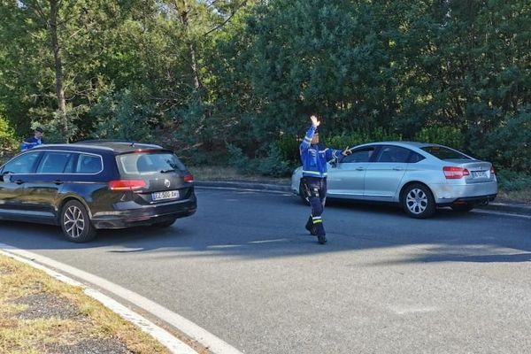 Les gendarmes contrôlaient les automobilistes ce dimanche 31 mai matin à Lacanau, en Gironde. 