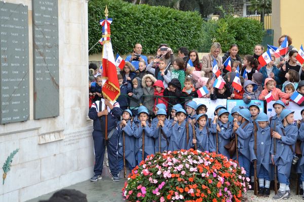 Centenaire 1914-1918 : hommage par les enfants de Tourrette-Levens.