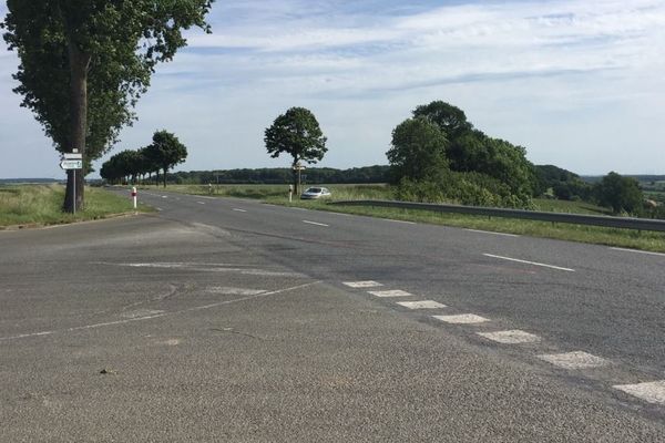 C'est au croisement de la D901 et de la D252 à Thieulloy l'Abbaye que l'accident est survenu.