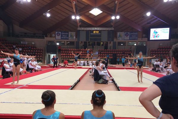 Le championnat se déroule sur trois sites dont le palais de sports de Beaublanc à Limoges où les moins de 14 ans ont évolué au sol ce samedi matin 