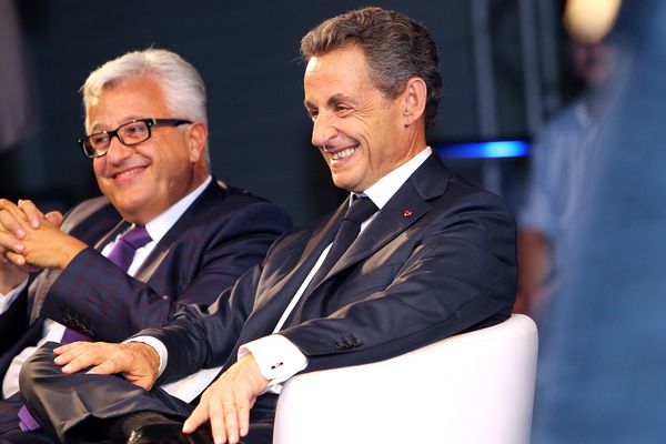 Elie Aboud, député de l'Hérault (à gauche), avec Nicolas Sarkozy, président des Républicains, lors d'un meeting LR à Béziers - 8 octobre 2015