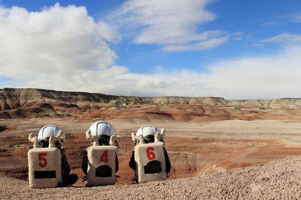 Les paysages rouges du désert de l'Utah mettent totalement ces étudiants dans l'ambiance martienne.