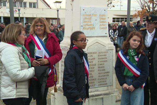 Dévoilement d'une plaque commémorative de 10 poilus oubliés de la guerre 14-18 à Saint-Germain- du- Puy dans le Cher