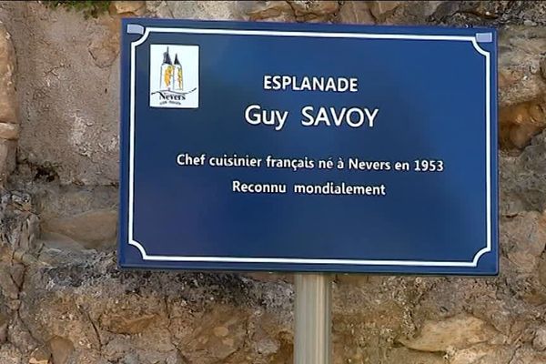 Le célèbre chef étoilé Guy Savoy, qui possède plusieurs restaurants à Paris et un à Las Vegas, est né dans la Nièvre. 