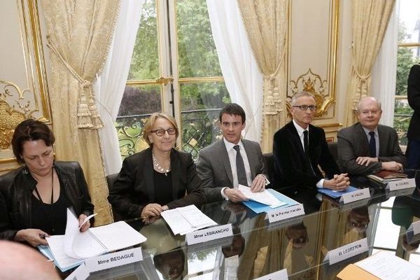 Rencontre entre Manuel Valls, premier ministre, et l'assemblée des départements de France, mardi 22 avril 2014