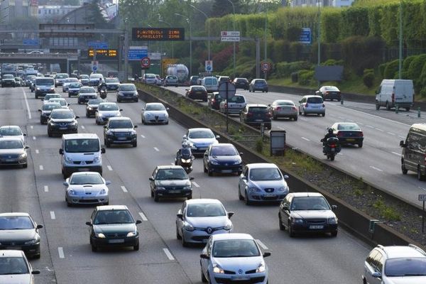 Depuis le 10 janvier, la vitesse est limitée à 70 km/h (au lieu de 80 km/h) sur le périphérique parisien