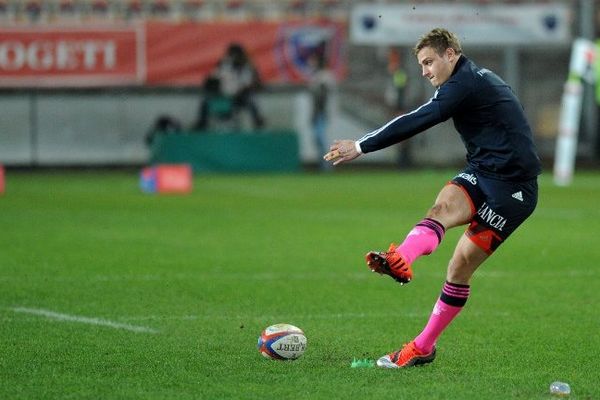 La pelouse du Stade des Alpes, lors d'un échauffement de Jules Plisson, en novembre dernier