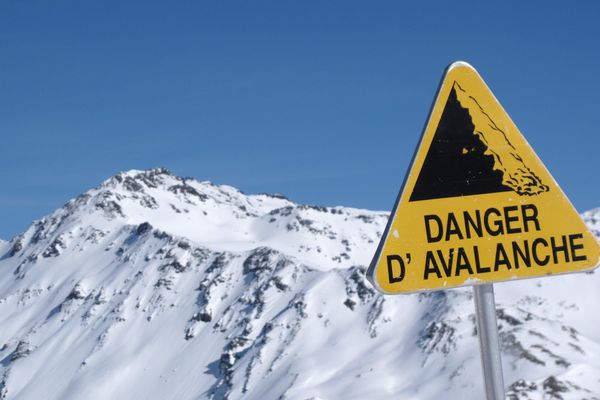 Un skieur originaire de Perpignan, âgé d'une cinquantaine d'années, a perdu la vie au Japon, emporté par une avalanche alors qu'il évoluait en hors-pistes.