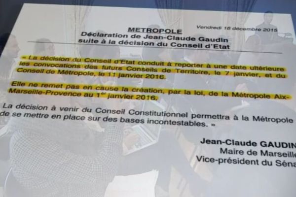 réactions politiques après la décision de suspendre la métropole