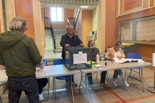 Ce dimanche 10 avril, près de 240.000 personnes sont appelées aux urnes en Corse pour le premier tour de l'élection présidentielle.