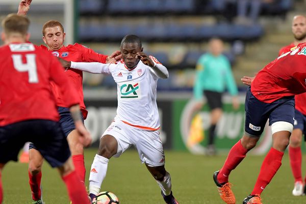 Madjeed Waris et les Lorientais en blanc ont su se sortir du piège castelroussin en s'imposant 3 buts à 2 après prolongation.