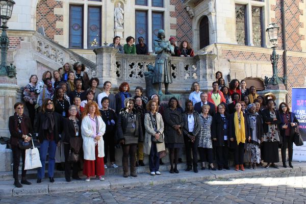 70 écrivraines étaient réunies pour la première session du Parlement des écrivaines francophones. 