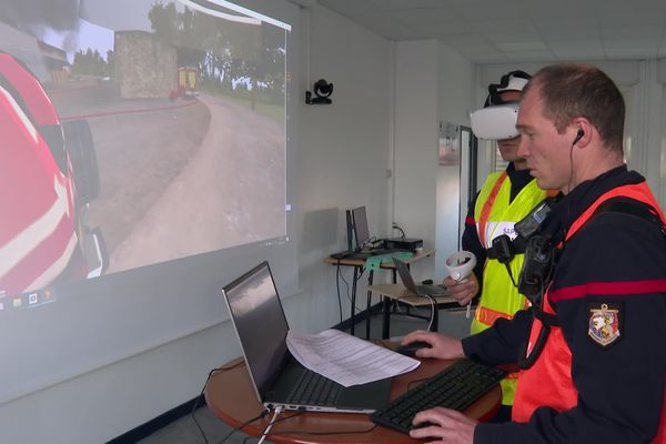 Un casque de réalité virtuelle, pour la formation des pompiers à Brest