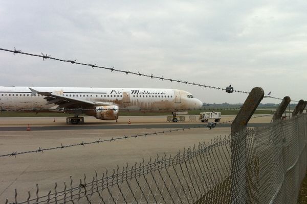 L'A321 a été tracté jusque sur la piste de l'aéroport  Lyon Saint Exupéry.