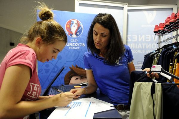 Photo d'archives de bénévoles de l'Euro 2016 à Toulouse