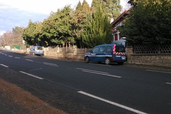 La route de Limoges, à Orcines (Puy-de-Dôme), où deux jeunes de 18 et 21 ans ont été la cible de tirs par balles le 21 janvier 2016.