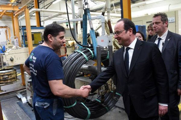 François Hollande chez Lisi Automotive à Melisey (Haute-Saône)