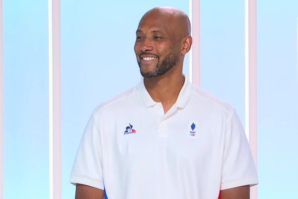 Karim Souchu, originaire du sud de l'Oise, est entraîneur de l'équipe de France de basket 3x3 qui a remporté la médaille d'argent aux JO de Paris 2024.