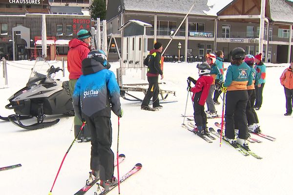 Premier entrainement sur la neige pour ces collégiens de Besse dans le Puy-de-Dôme