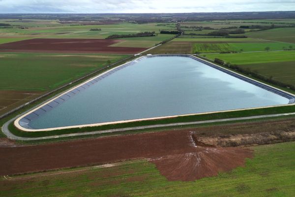 La rétenue d'eau de Sainte-Soline est remplie à 65 %. Les agriculteurs ont interrompu ssamedi 21 décembre sa mise en eau.