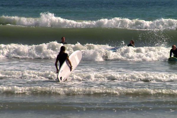 Les surfeurs à Palavas - 22 octobre 2022.