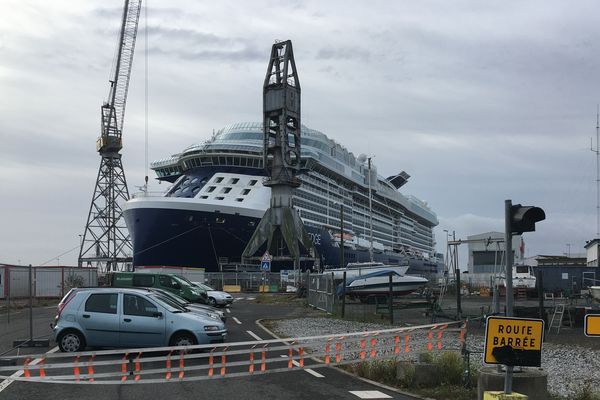 Le Celebrity Edge avant son départ pour une 2e série d'essais en mer, le 20  septembre 2018