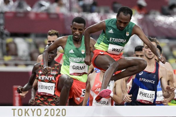 Alexis Phelut, à droite en bleu, a fini 12e de sa finale olympique des JO de Tokyo.