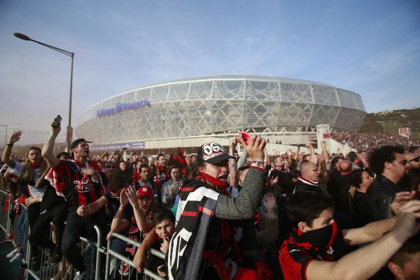 Après le violent accident qui s'est déroulé samedi 22 avril, blessant 9 personnes sur l'A8 dans le Var, les trois dernières personnes hospitalisés doivent se rendre à l'Allianz Riviera pour assister au match, à l'invitation d'un joueur des Aiglons.