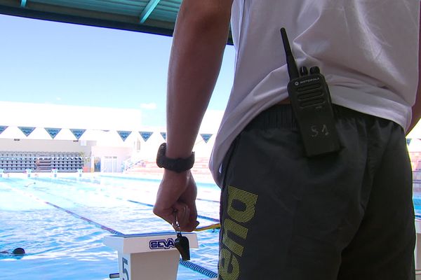 En Saône-et-Loire, les espaces aquatiques peinent à trouver maîtres-nageurs comme saisonniers pour l'été.