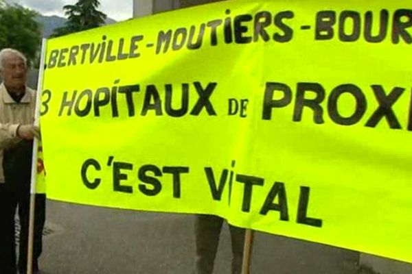 Manifestation devant l'hôpital de Moûtiers