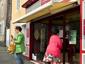 la boulangerie de Vaiges est ouverte tout l'été pour que les habitants de la commune et des aletntours ne soient pas dans le pétrin pour trouver leur pain