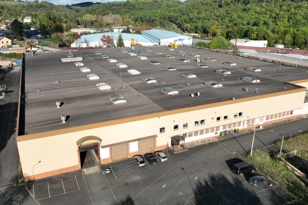 Les anciens locaux de France Tabac à Sarlat pourraient devenir des studios pour le cinéma.