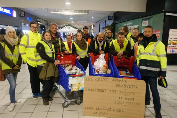 A Caen, des Gilets jaunes récoltent des dons pour les SDF 