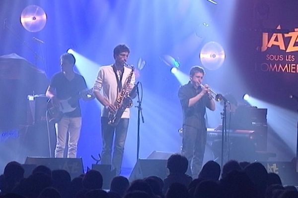 Le groupe de jazz fusion Ilijaz était sur la scène de la salle Marcel Hélie lundi soir pour le concert réservé aux lycéens.